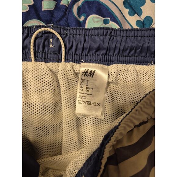 H&M Swim Shorts – Sleek, Simple, Summer-Ready - Picture 3 of 5